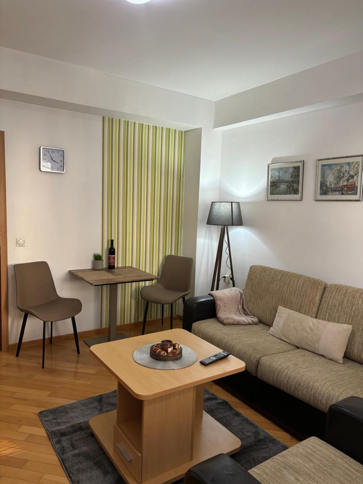 Lovely Square Apartment Purple Velvet 43 Macedonia Stree Skopje Ngoại thất bức ảnh