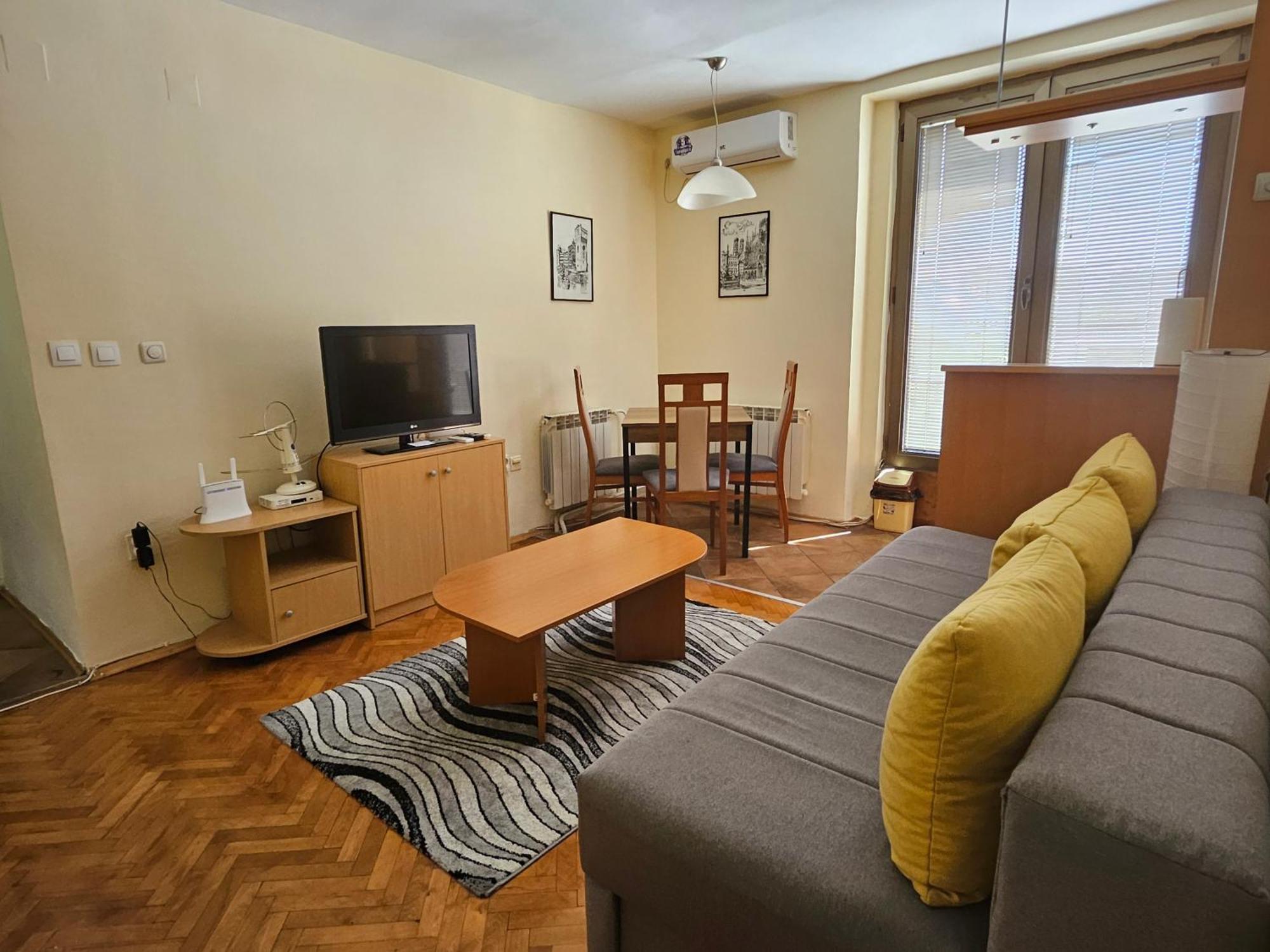 Lovely Square Apartment Purple Velvet 43 Macedonia Stree Skopje Ngoại thất bức ảnh